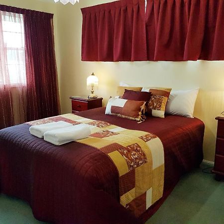 Bed and Breakfast Grovely House Станторп Экстерьер фото