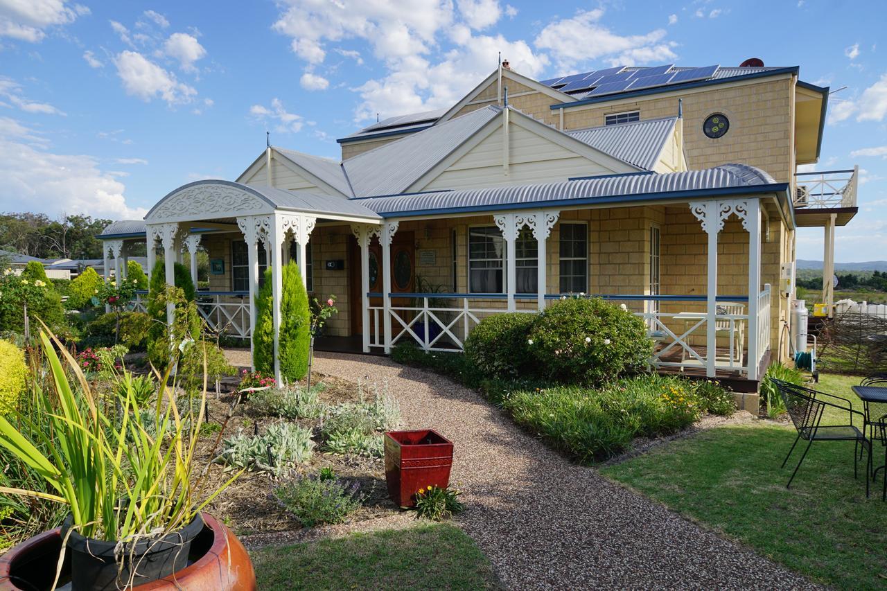 Bed and Breakfast Grovely House Станторп Экстерьер фото
