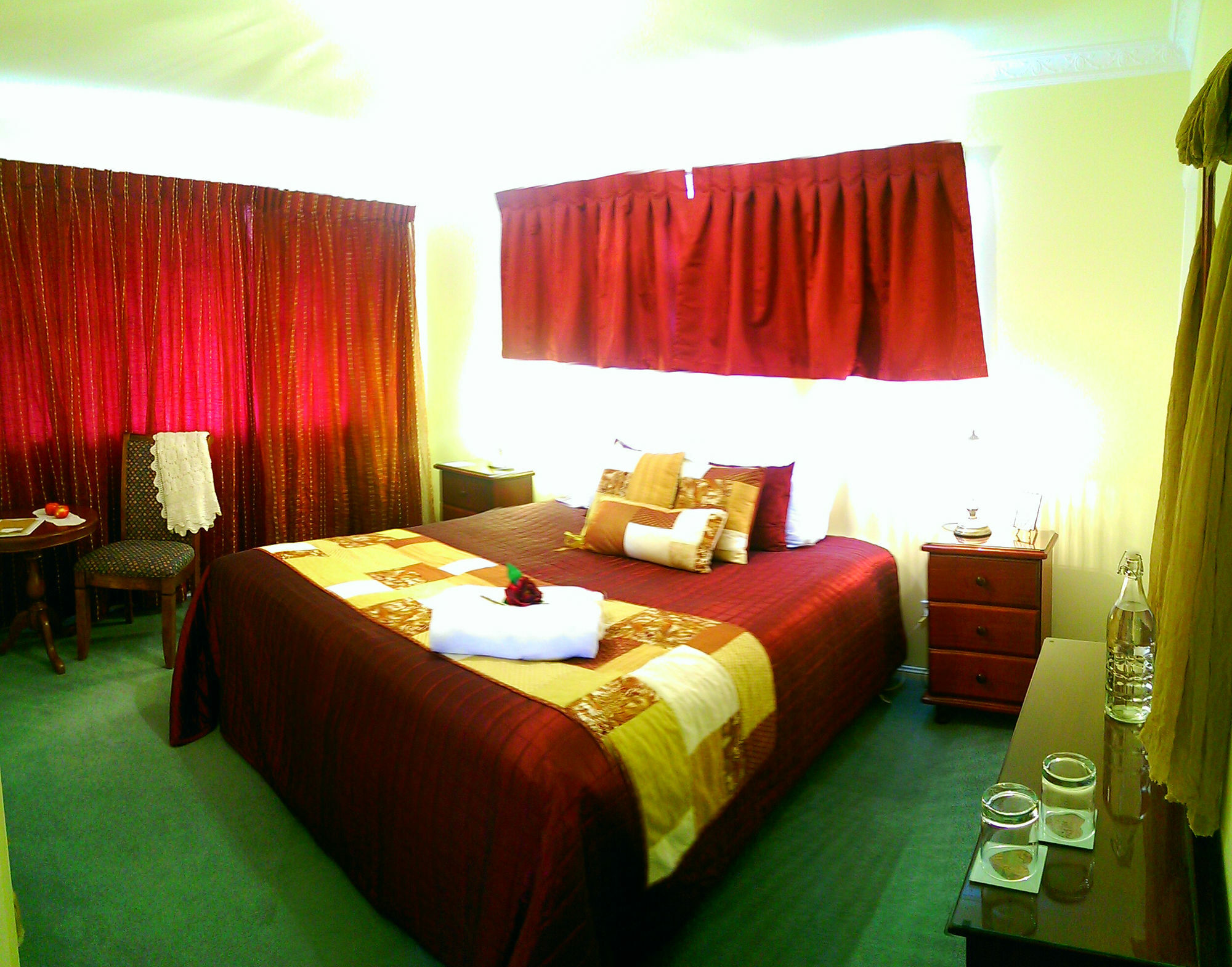 Bed and Breakfast Grovely House Станторп Экстерьер фото