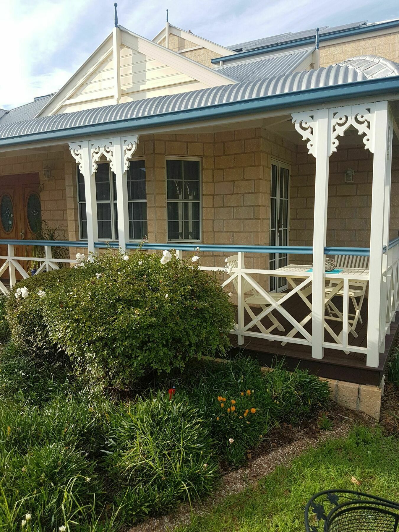 Bed and Breakfast Grovely House Станторп Экстерьер фото
