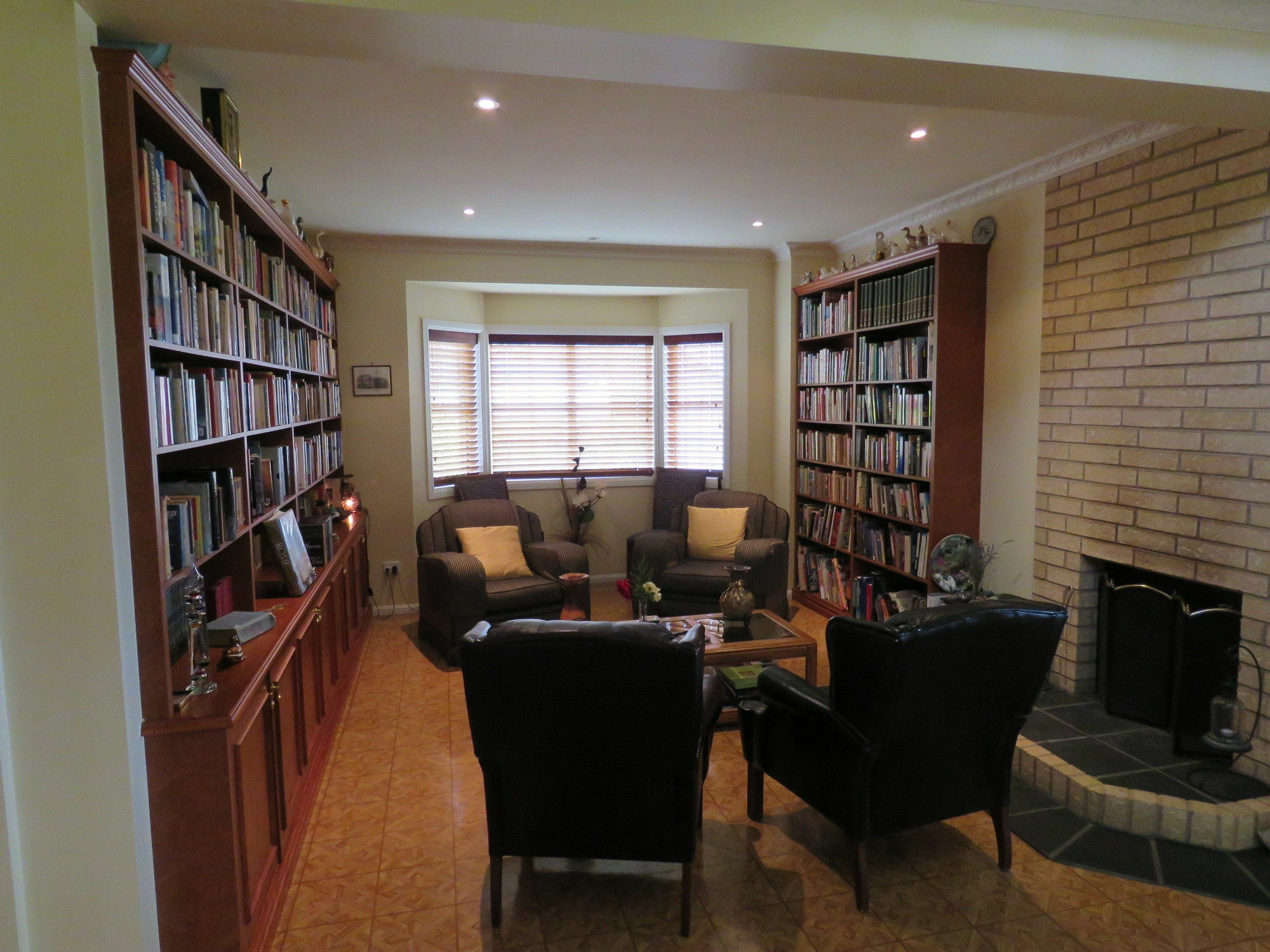 Bed and Breakfast Grovely House Станторп Экстерьер фото