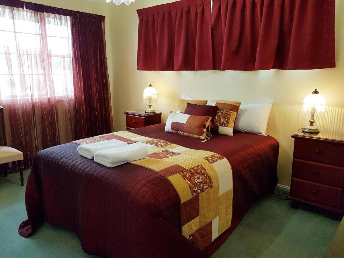 Bed and Breakfast Grovely House Станторп Экстерьер фото