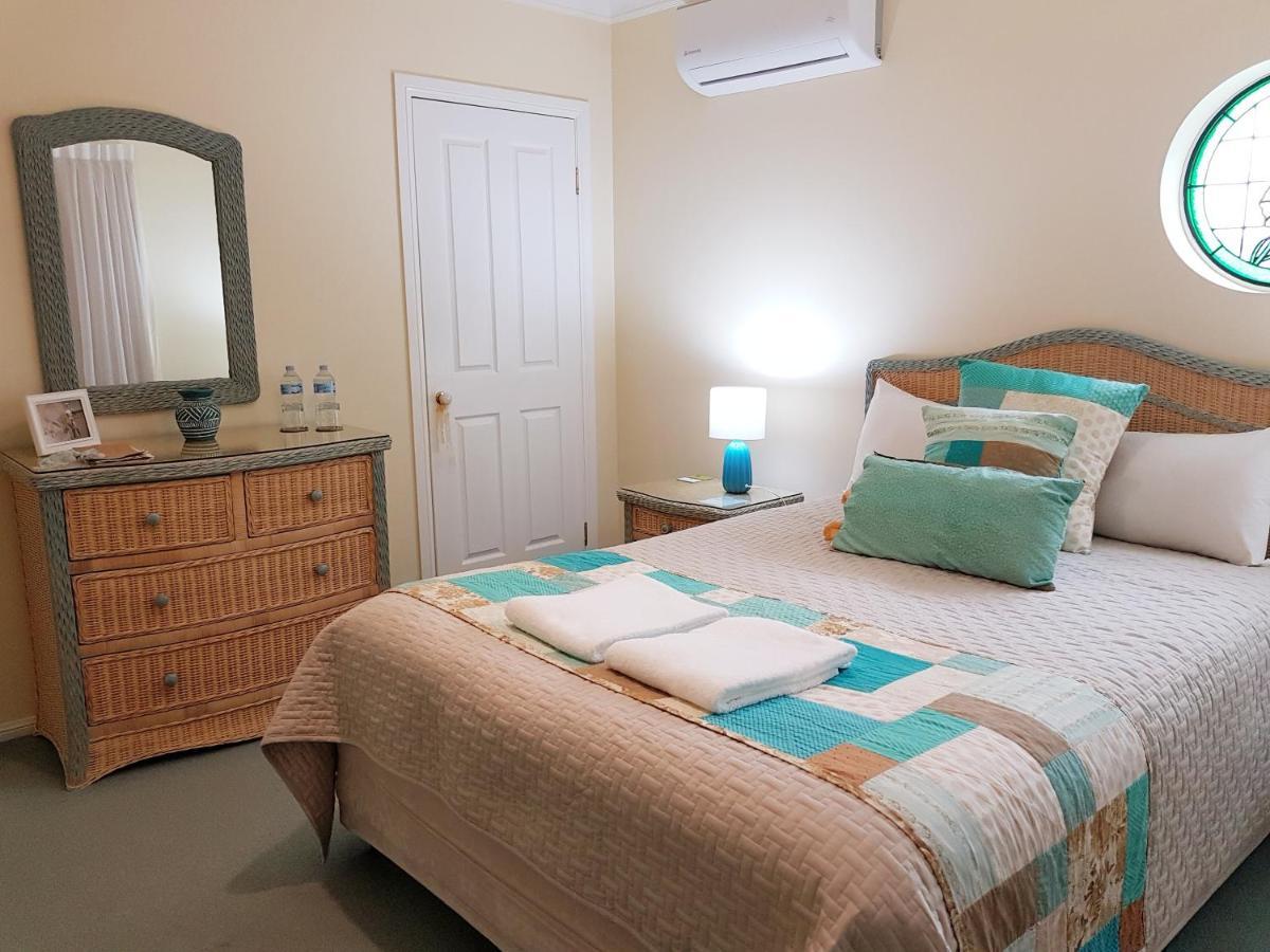 Bed and Breakfast Grovely House Станторп Экстерьер фото